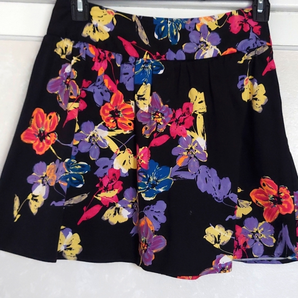 Black flower print mini skirt